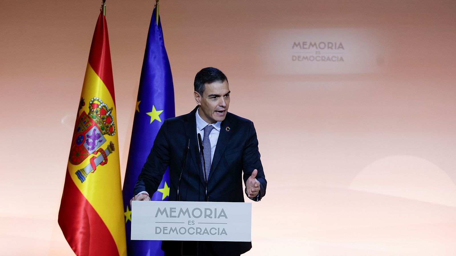 El presidente del Gobierno, Pedro Sánchez, durante el acto institucional del ‘Día de Recuerdo y Homenaje a todas las víctimas del golpe militar, la Guerra y la Dictadura’