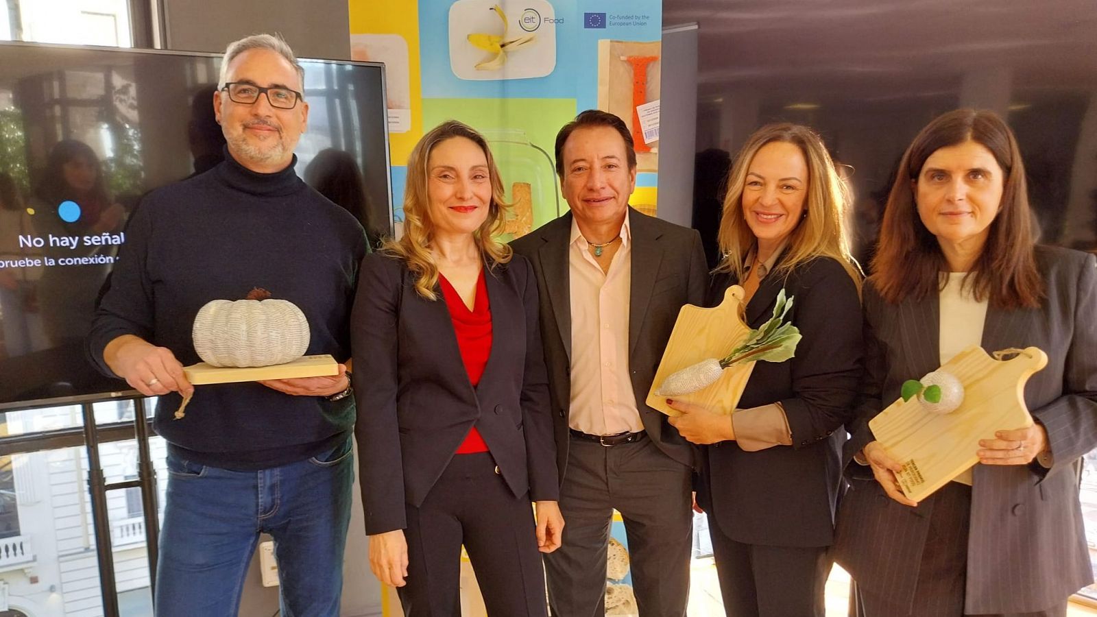 Javier Bolaños, Dunia Ramiro, Xavier Arias y Raquel Caparrós de 'El Escarabajo Verde' y Beatriz Lecumberri