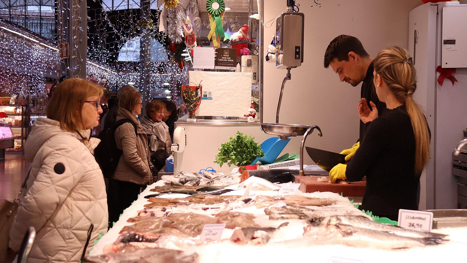 Els productes més venuts aquest Nadal: el llobarro, el calamar i el salmó