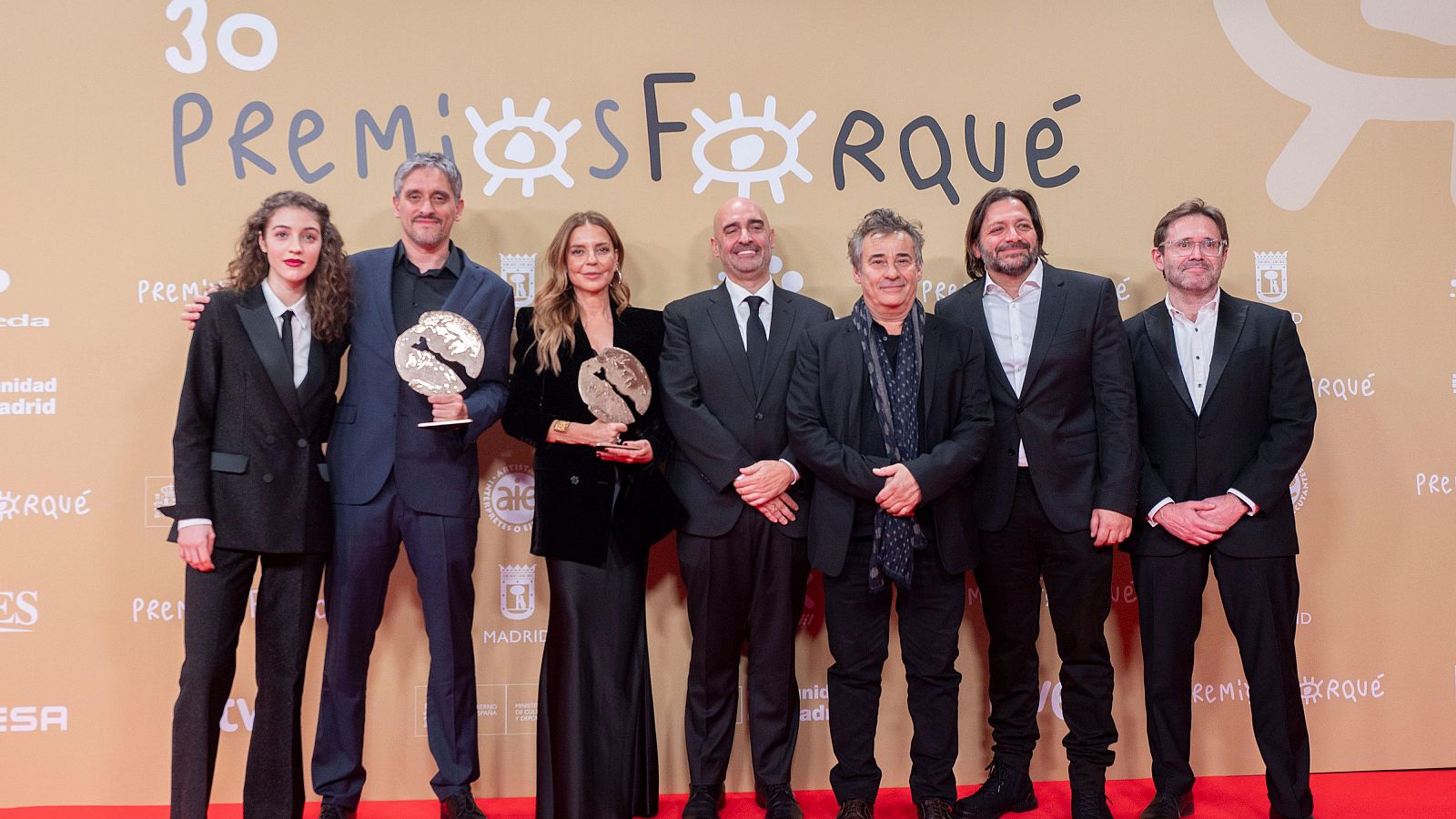 Equipo de 'El 47' en los Premios Forqué