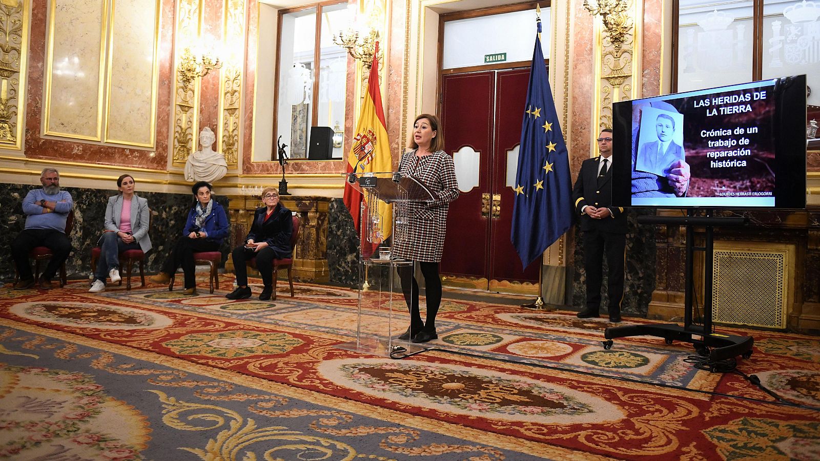 La presidenta del Congreso, Francina Armengol, interviene durante el acto homenaje a víctimas del franquismo, en el Congreso de los Diputados