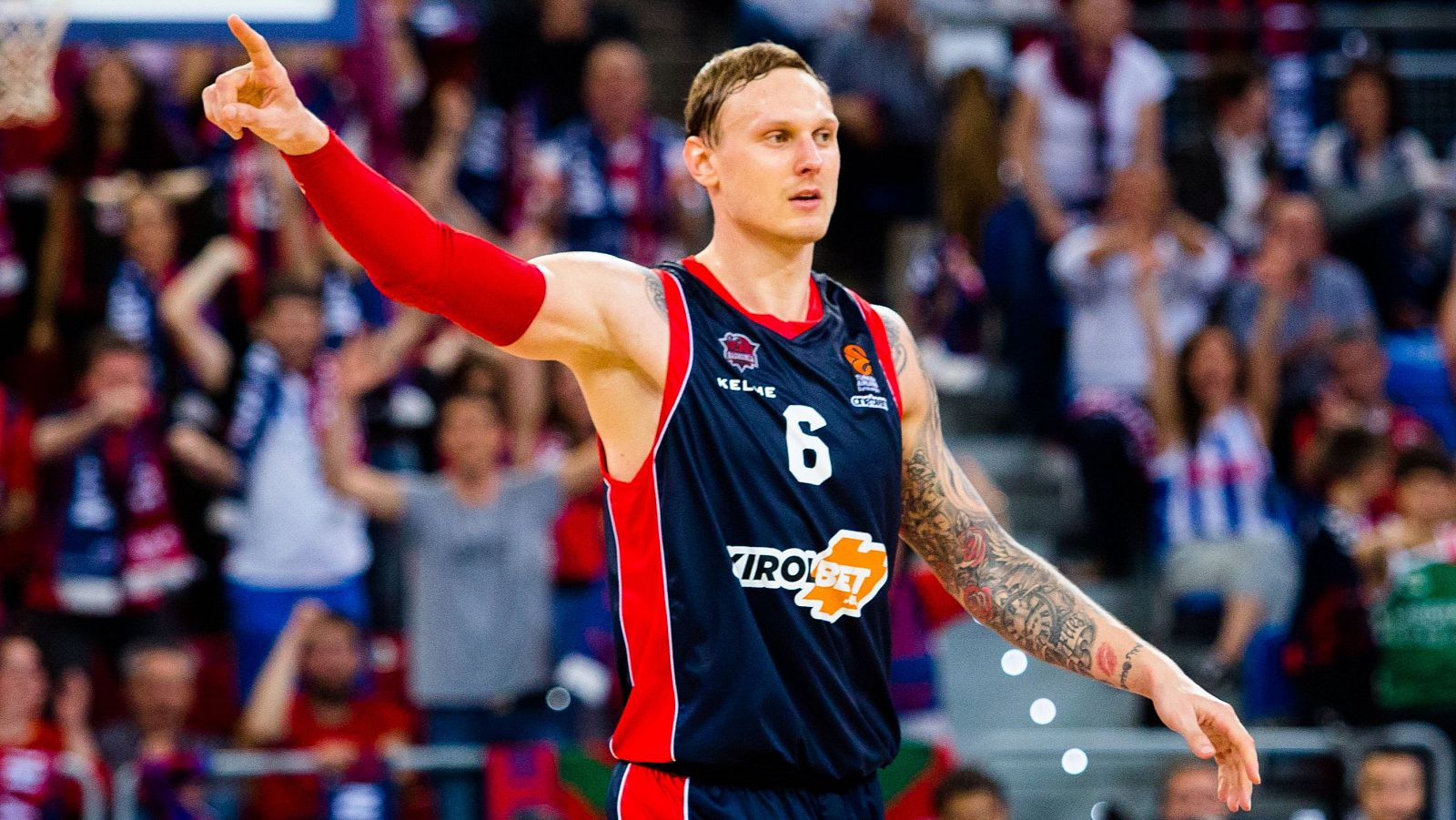 Muere el jugador de baloncesto Janis Timma.