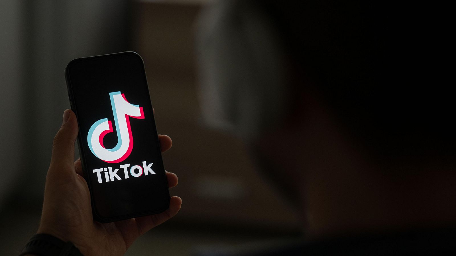 Bruselas investiga a Tiktok por sospechar que no evitó injerencias extranjeras en las elecciones presidenciales rumanas