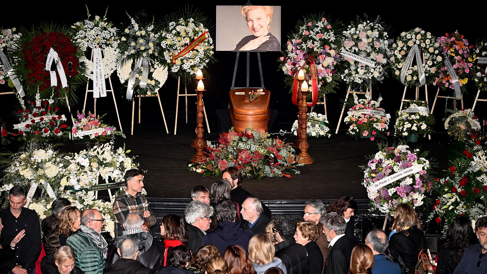 Marisa Paredes recibe el último adiós en la capilla ardiente del Teatro Español