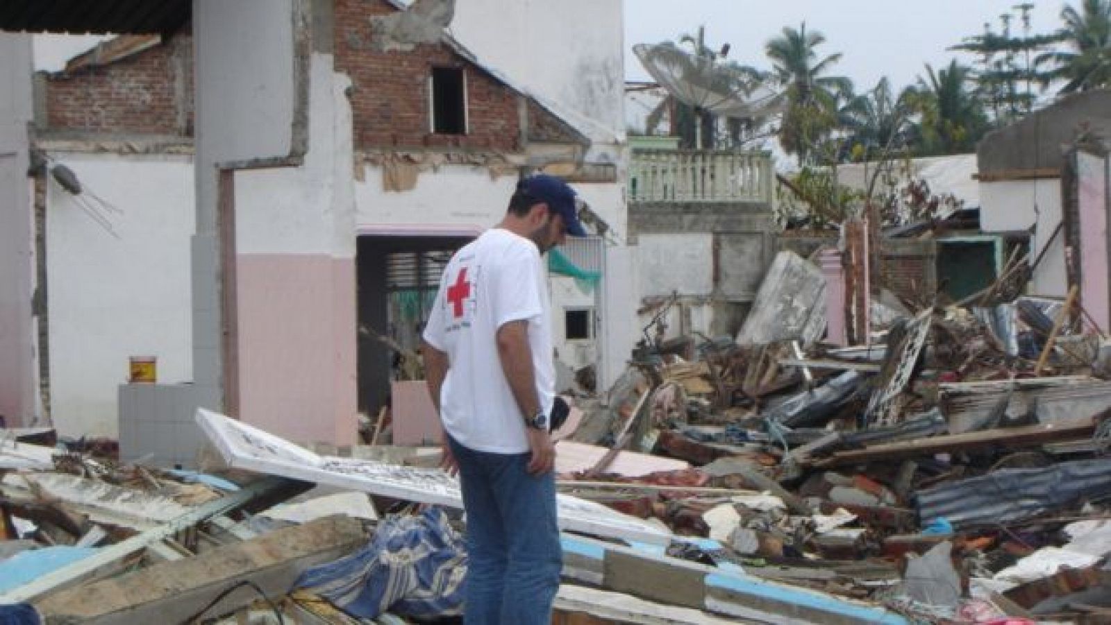 Voluntarios españoles recuerdan la destrucción del tsunami en el Índico