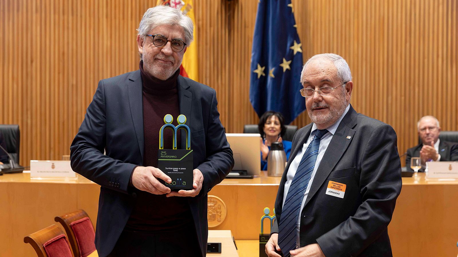 Juan Fernández Vegue, recoge el premio en el Congreso de los Diputados 