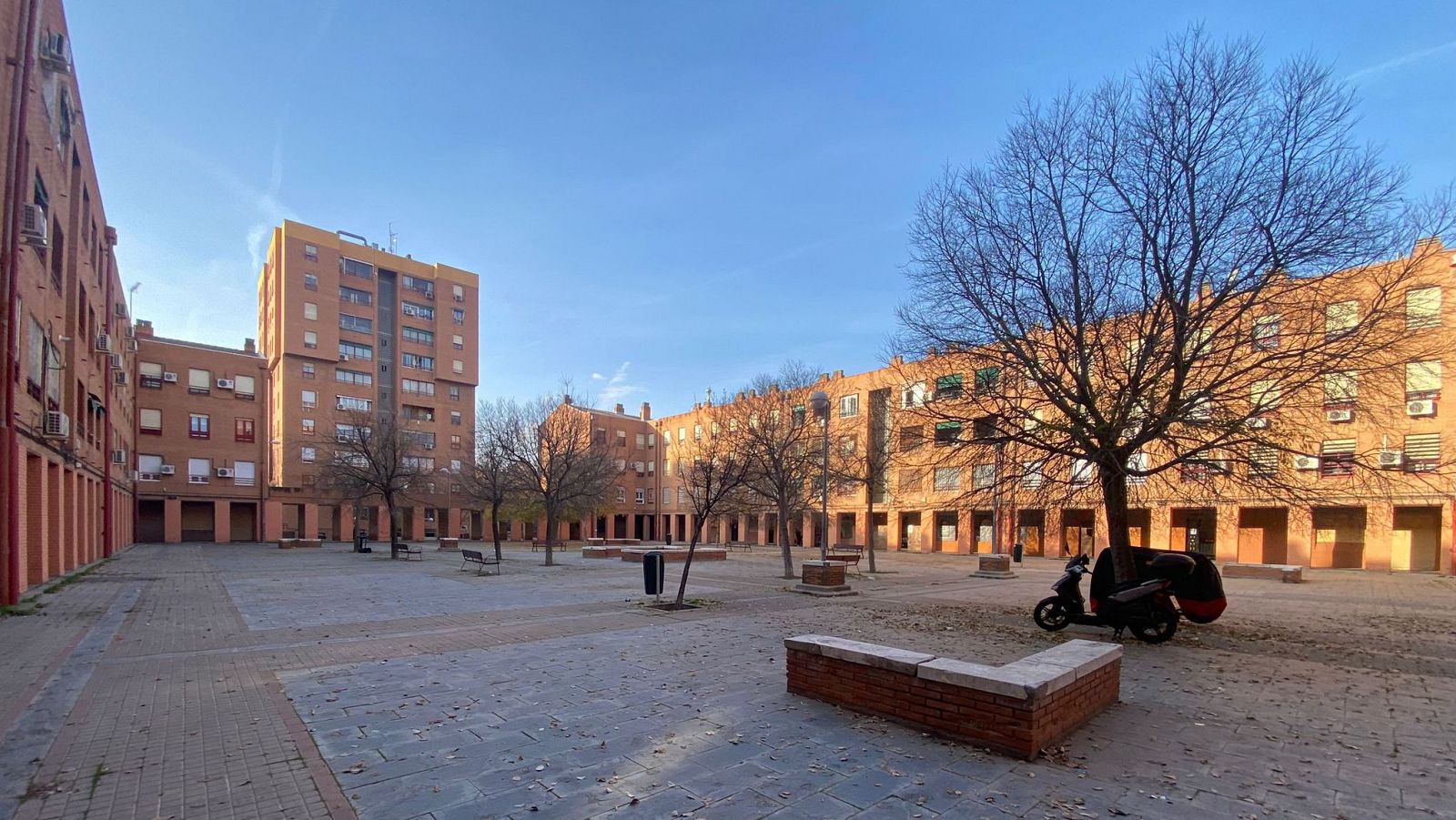 Plaza del Pozo del tío Raimundo, Vallecas