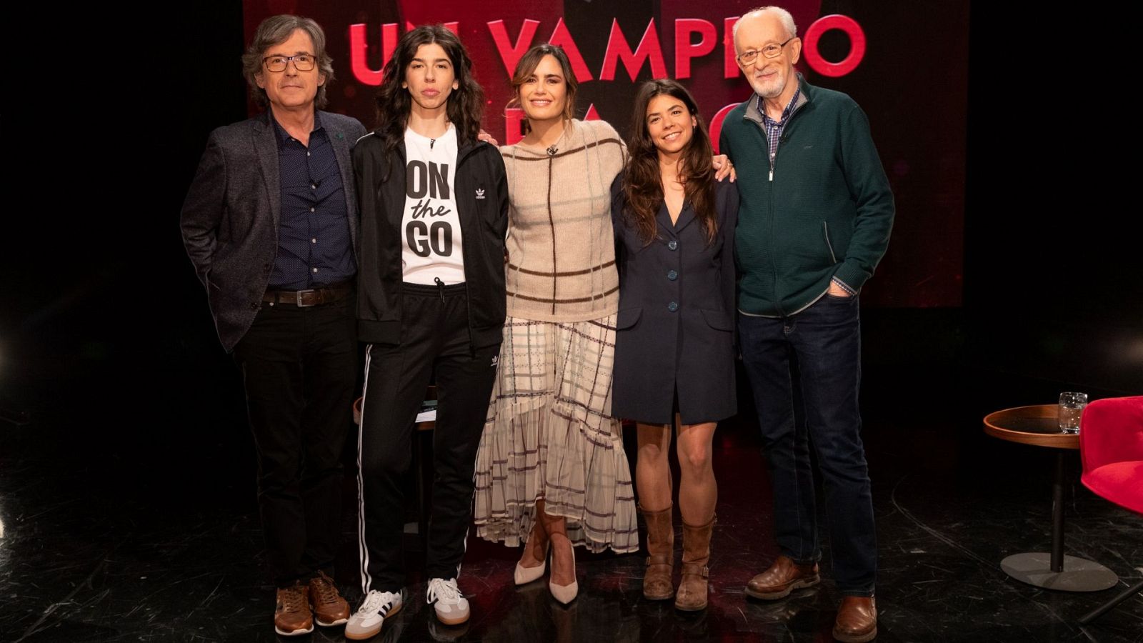 Elena S. Sánchez, junto a los participantes del coloquio 