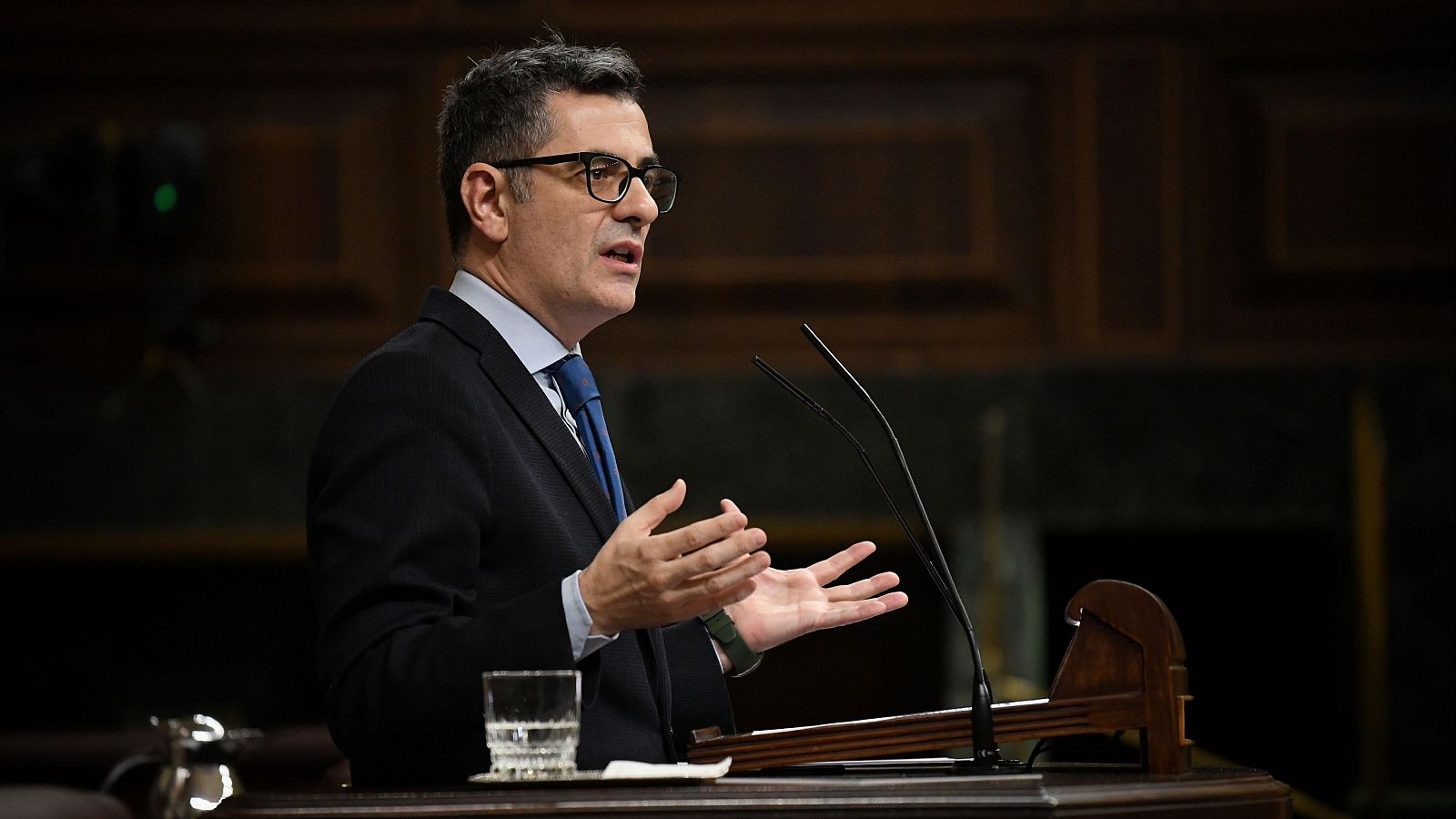 El ministro de la Presidencia, Justicia y Relaciones con las Cortes, Félix Bolaños, interviene durante el pleno en el Congreso de los Diputados