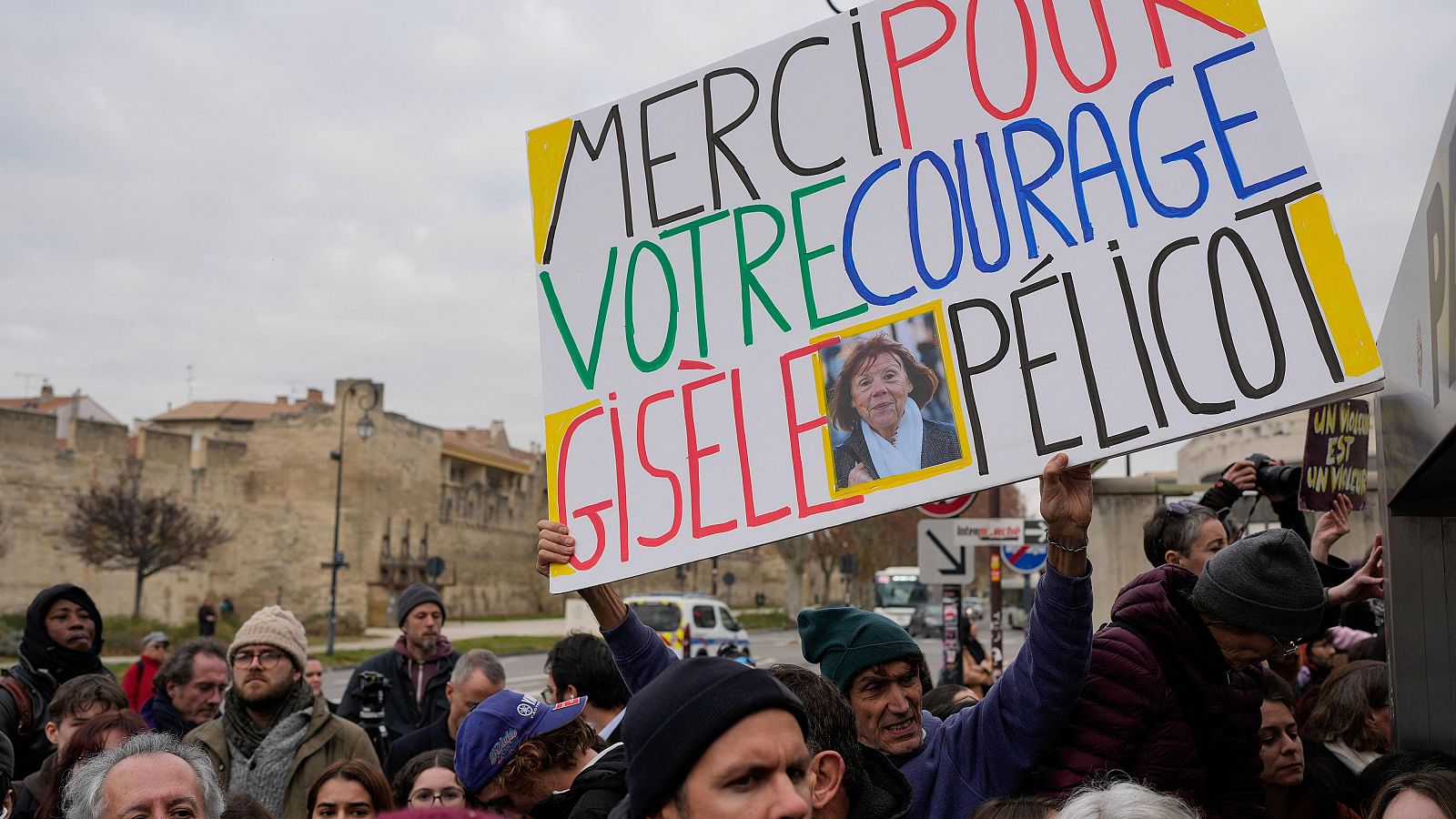 Francia se vuelca con Giséle Pelicot y agradece su "valentía" tras conocer la sentencia a su exmarido