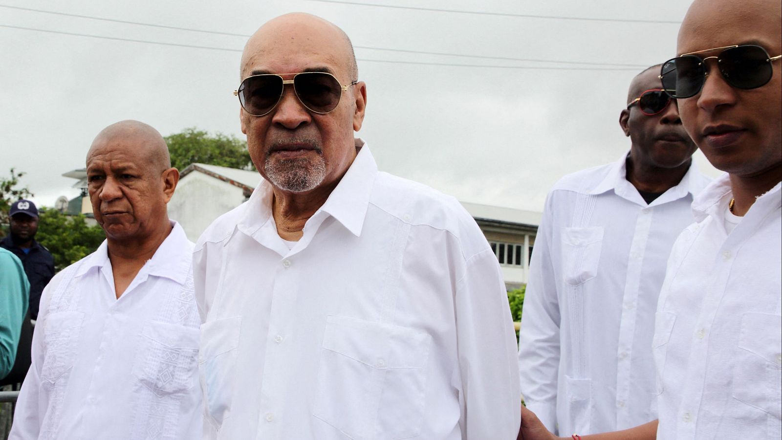 El expresidente de Surinam Desi Bouterse a su salida del Tribunal Superior de Justicia en Paramaribo