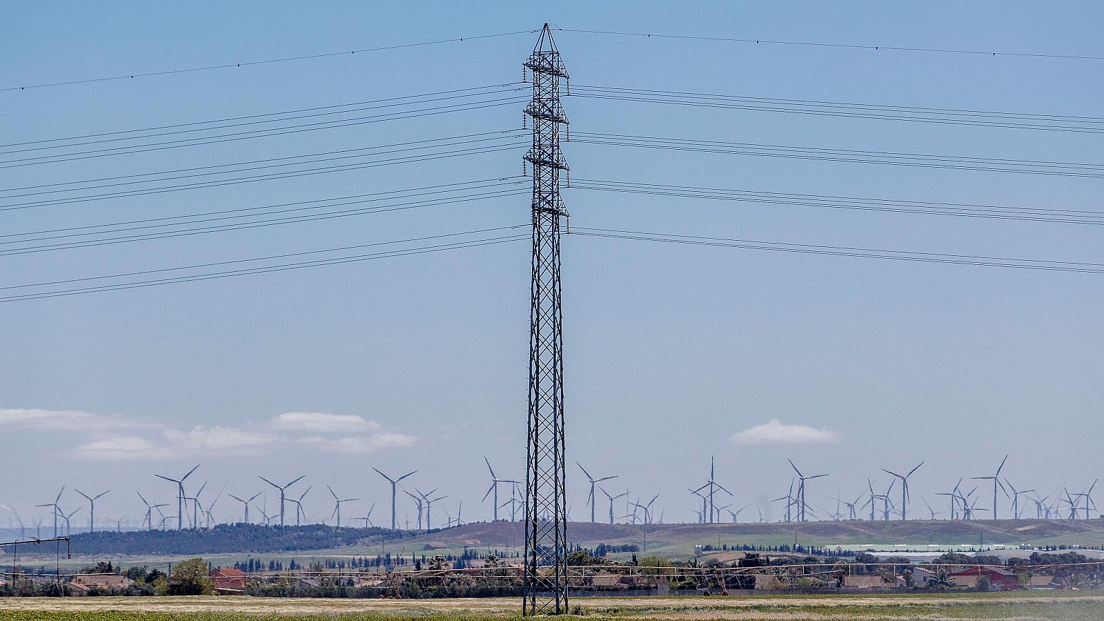 El precio de la luz sube este jueves 26 de diciembre un 32% y apunta a que será el mes más caro de 2024