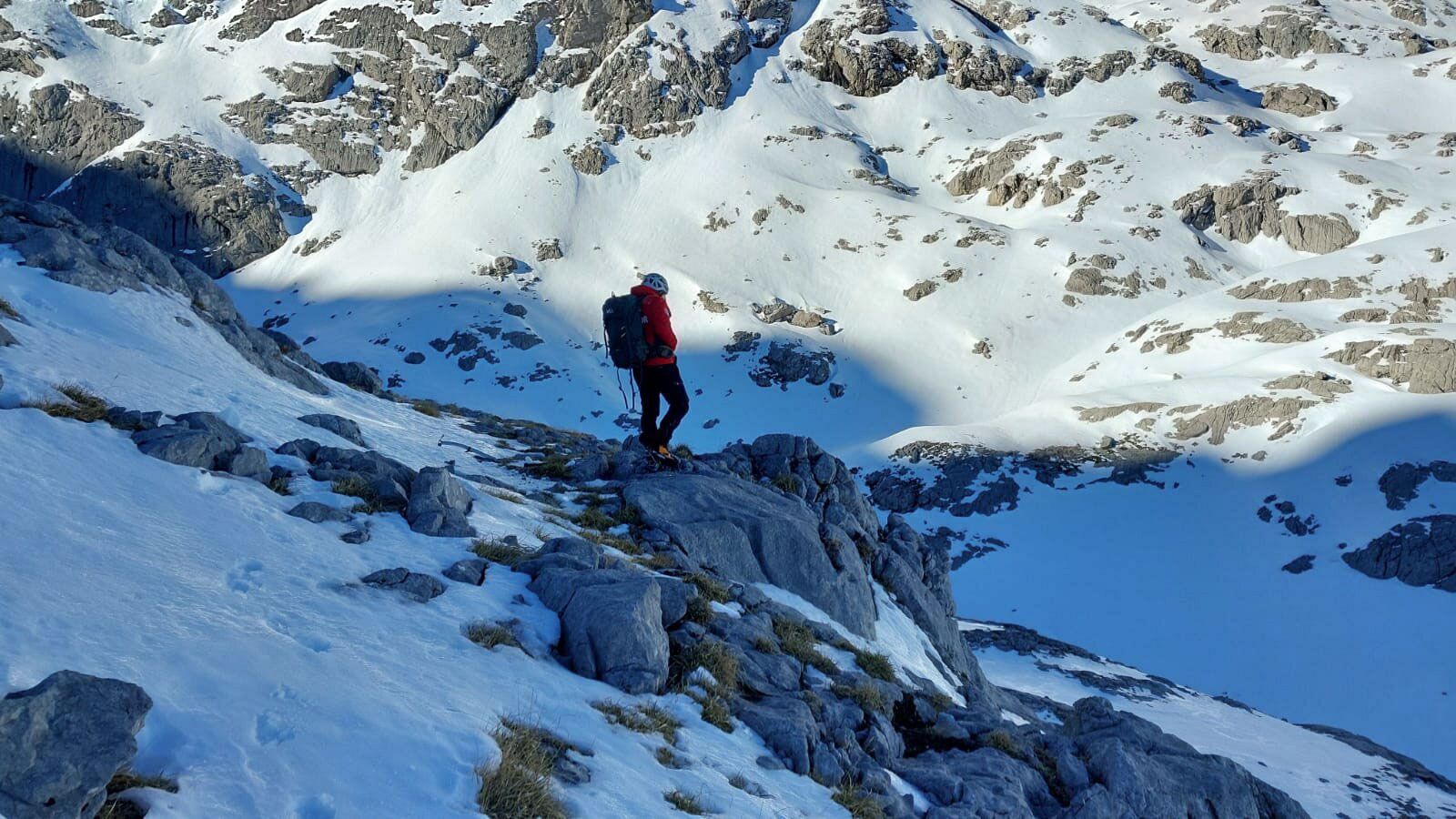 Suspendida hasta este viernes la búsqueda del montañero leonés desaparecido en los Picos de Europa