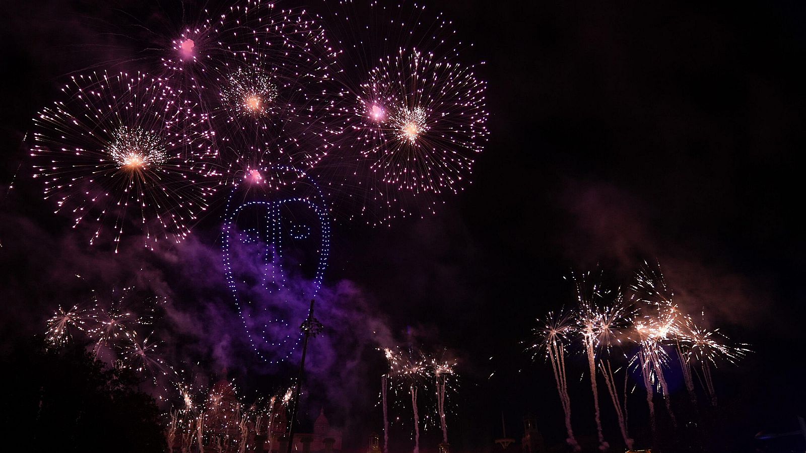 Focs artificials a la festa a Maria Cristina | ACN