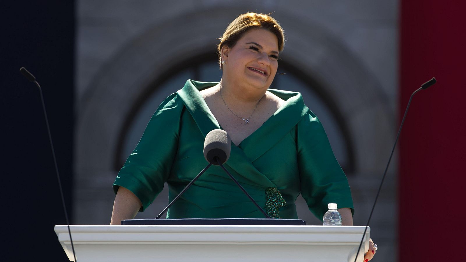 La gobernadora de Puerto Rico, Jenniffer González, durante el discurso de su investidura