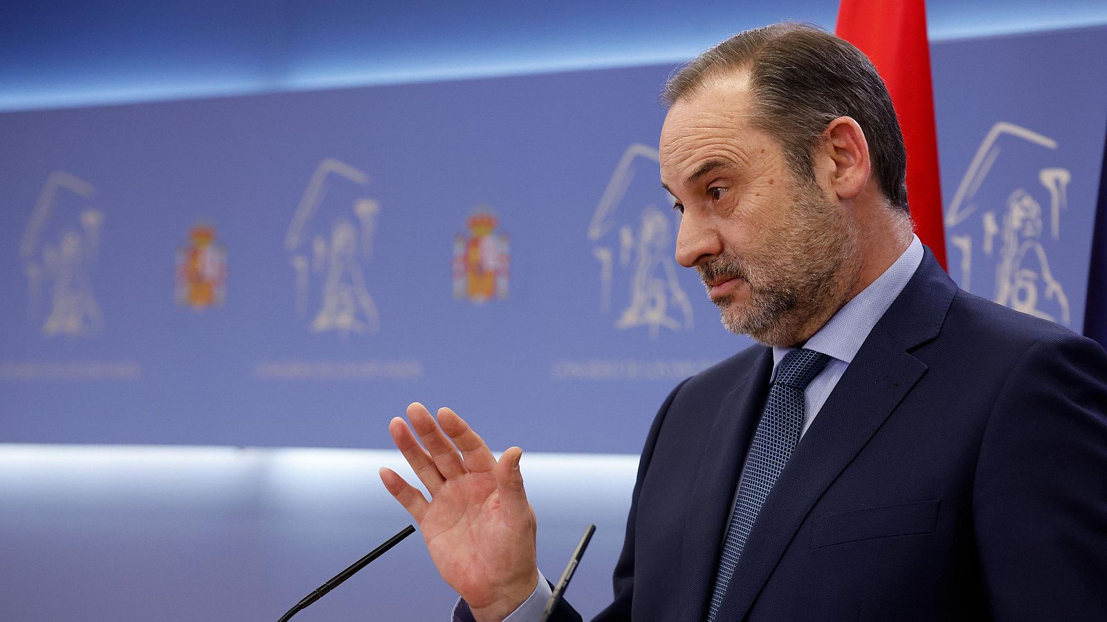 El exministro de Transportes José Luis Ábalos, en una rueda de prensa en el Congreso