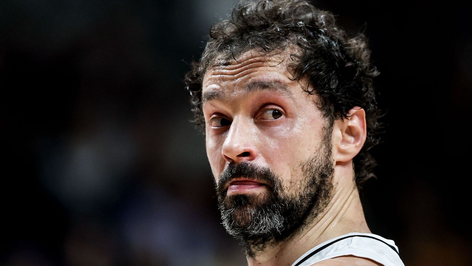 El jugador del Real Madrid Sergio Llull, con la cabeza girada, en un partido de la Euroliga