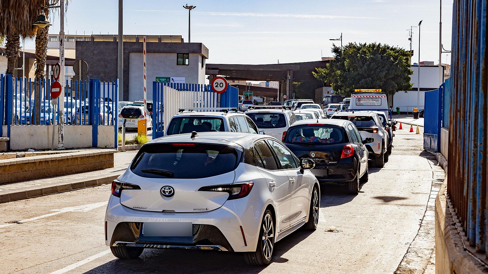 Un vehículo con mercancía atraviesa la aduana entre Melilla y Marruecos por primera vez desde 2018