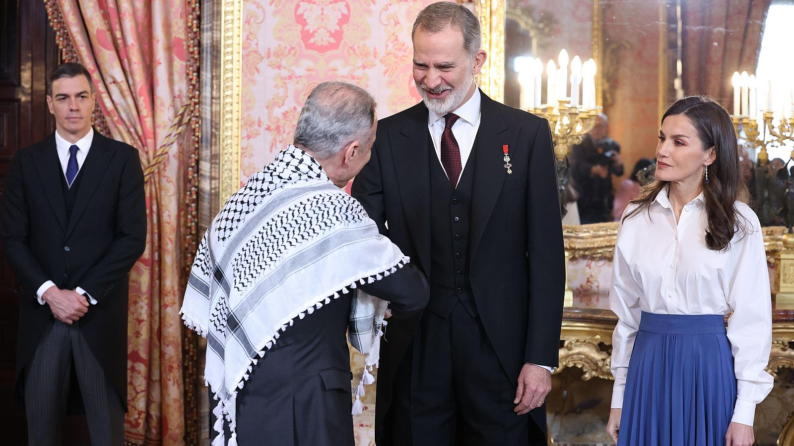  Pedro Sánchez, Felipe VI y Letizia durante la tradicional recepción anual al cuerpo diplomático acreditado en España