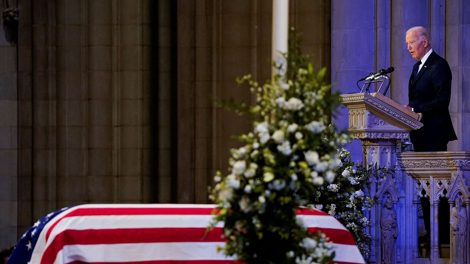 El presidente Joe Biden habla durante el funeral de Estado del expresidente estadounidense Jimmy Carter