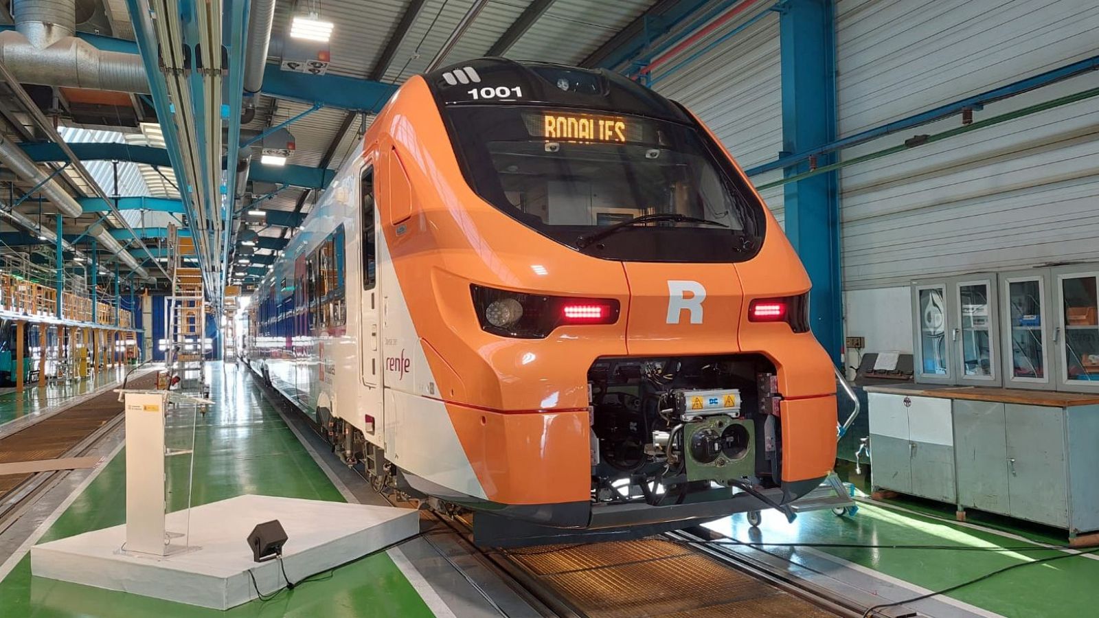 Nou tren de Rodalies a la planta Alstom de Santa Perpètua de Mogoda