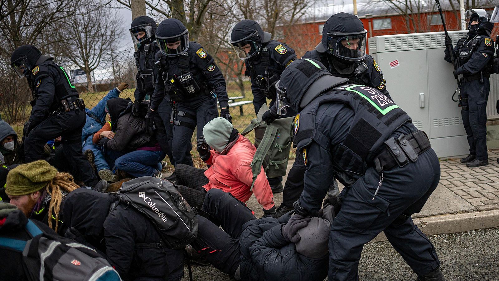 Una manifestación logra retrasar el inicio del congreso de la ultraderechista Alternativa para Alemania