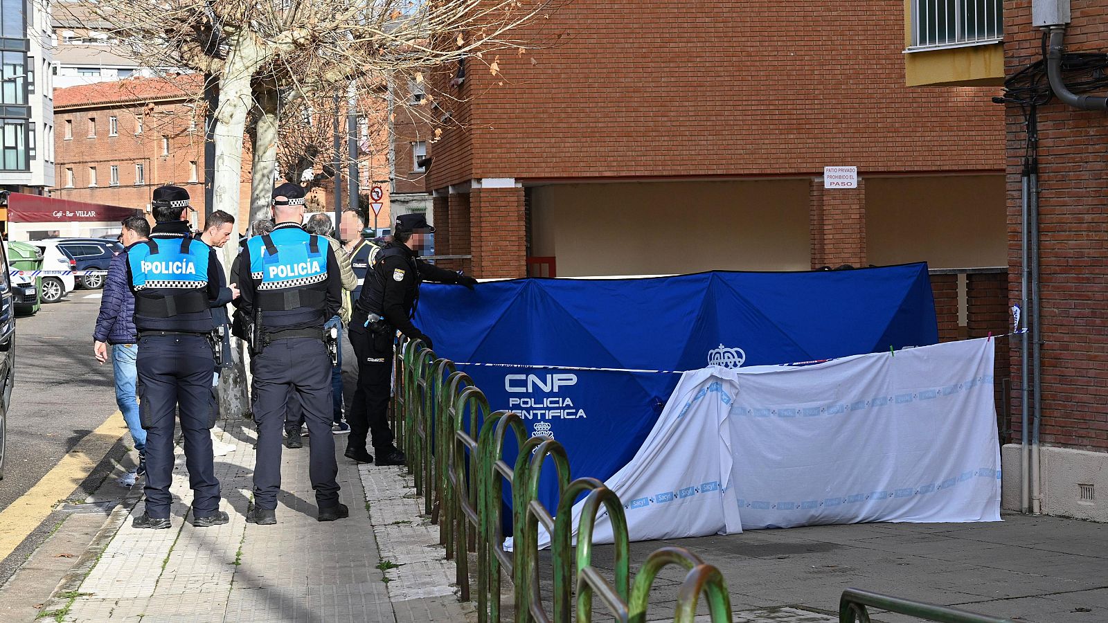 Un menor mata a su padre a puñaladas en plena calle en Palencia