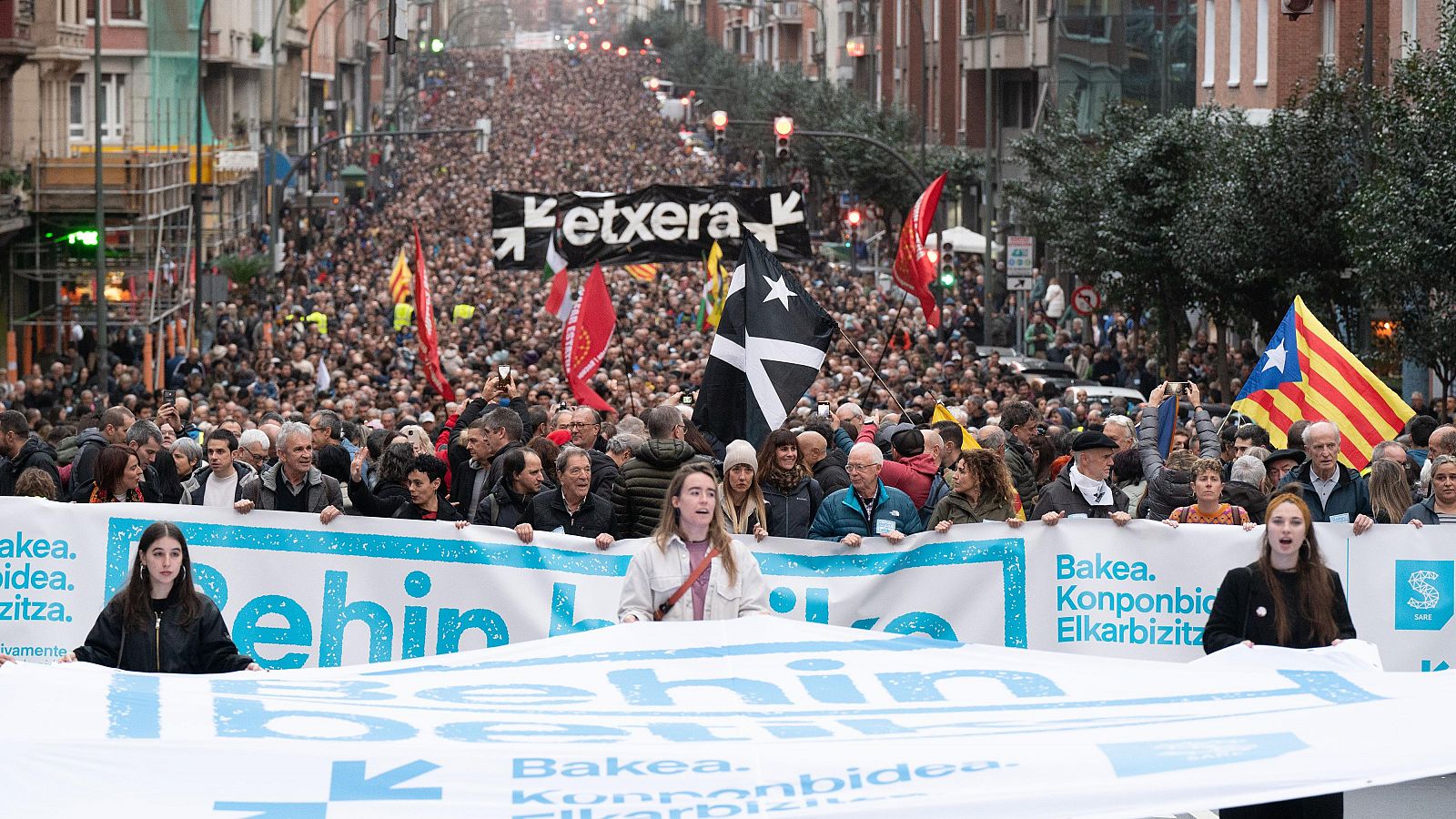 Miles de personas piden en Bilbao el fin de las "excepcionalidades" penitenciarias para los presos de ETA