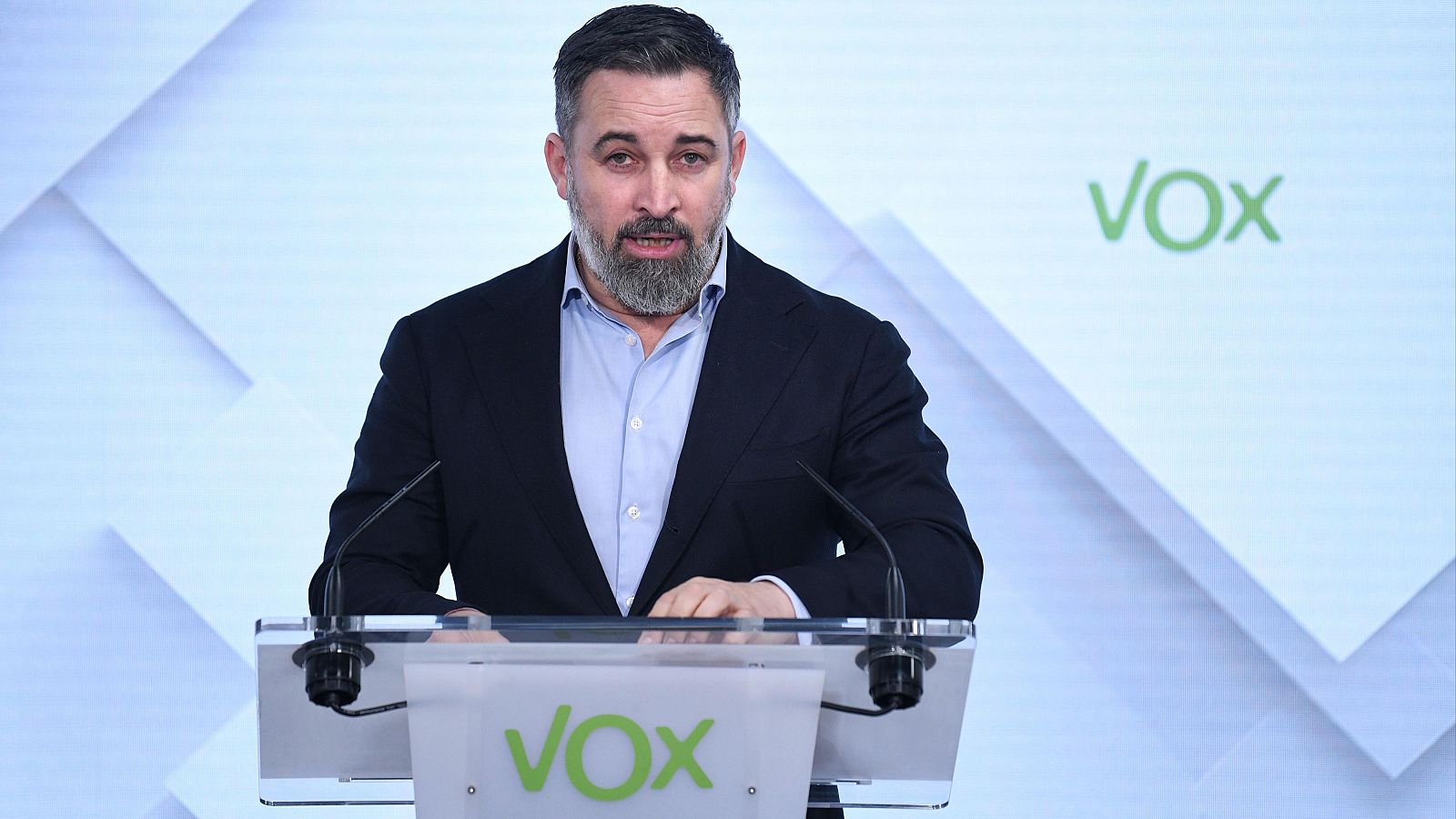 El líder de VOX, Santiago Abascal, durante una rueda de prensa posterior al Comité de Dirección del partido, a 13 de enero de 2025, en Madrid (España).