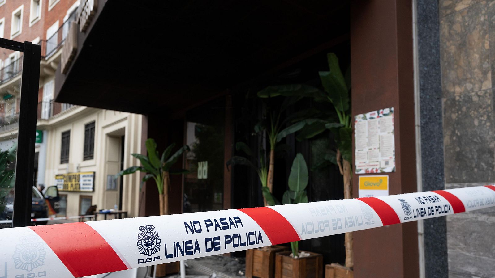 Imagen del exterior del restaurante incendiado Burro Caniglia, en la glorieta de Manuel Becerra en Madrid