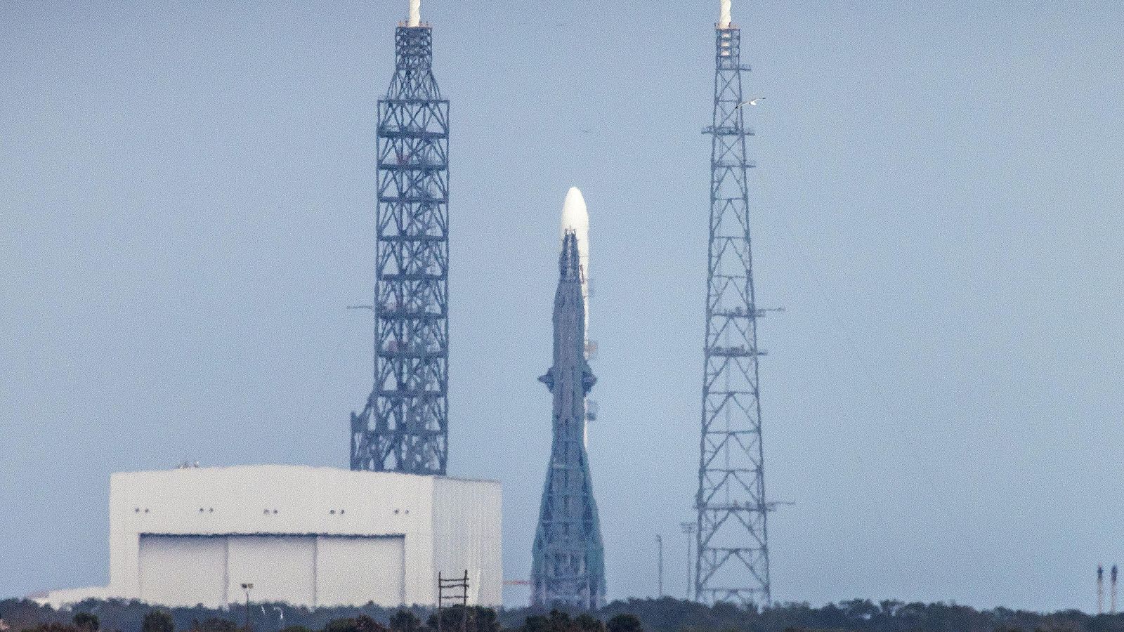 La NASA y las empresas Firefly Aerospace y SpaceX han lanzado la misión Blue Ghost 1 a la Luna