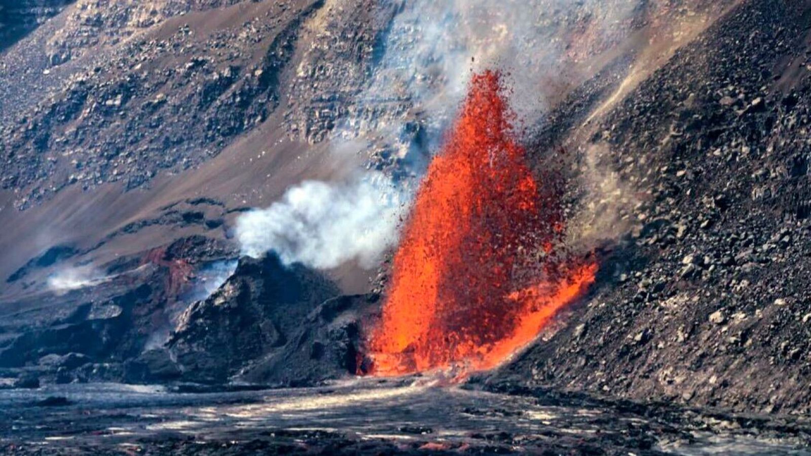 El volcán Kilauea, en Hawái, entra en erupción después de tres semanas sin actividad