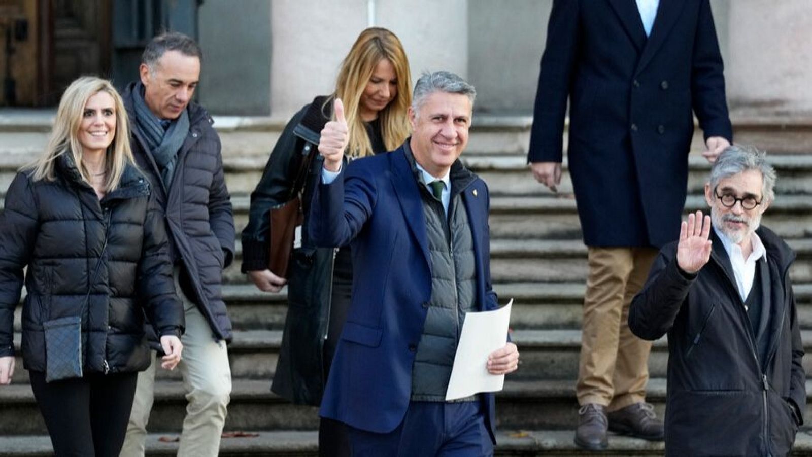 Xavier García Albiol abandona l'Audiència de Barcelona després de rebre la sentència del judici per les antenes de telefonia instal·lades en 2012 en el municipi. EFE/ Alejandro García