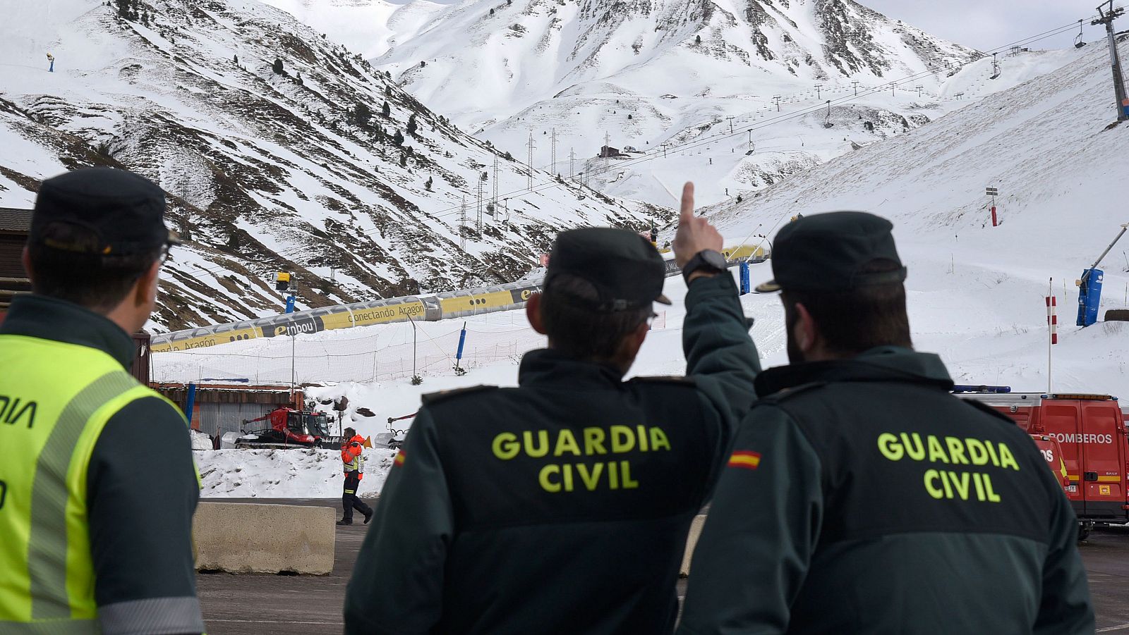 La Guardia Civil investiga el accidente del telesilla en Astún