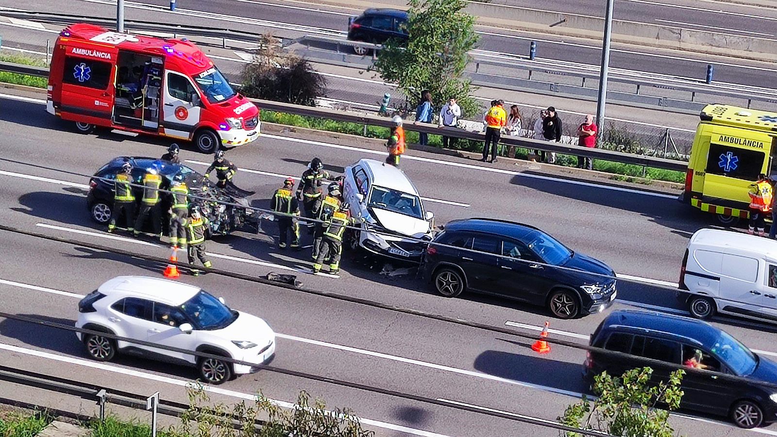 Els tres cotxes implicats en l'accident a la C-58 al Nus de la Trinitat | ACN