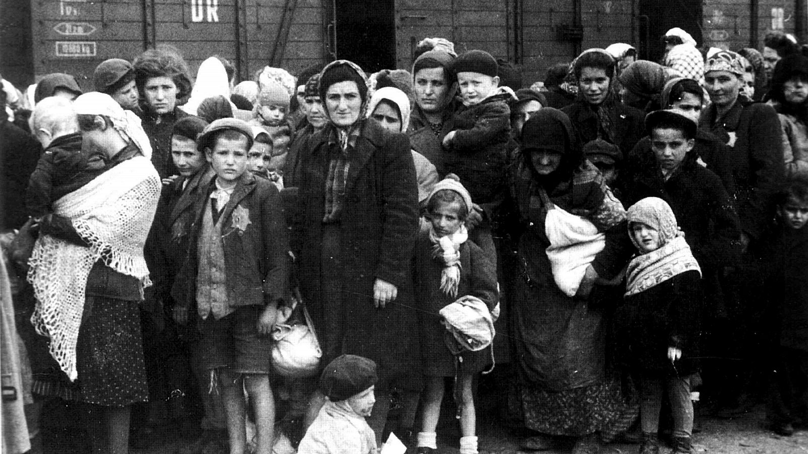 Llegada en tren de judíos húngaros al campo de exterminio nazi de Auschwitz, en Polonia, en el verano de 1944