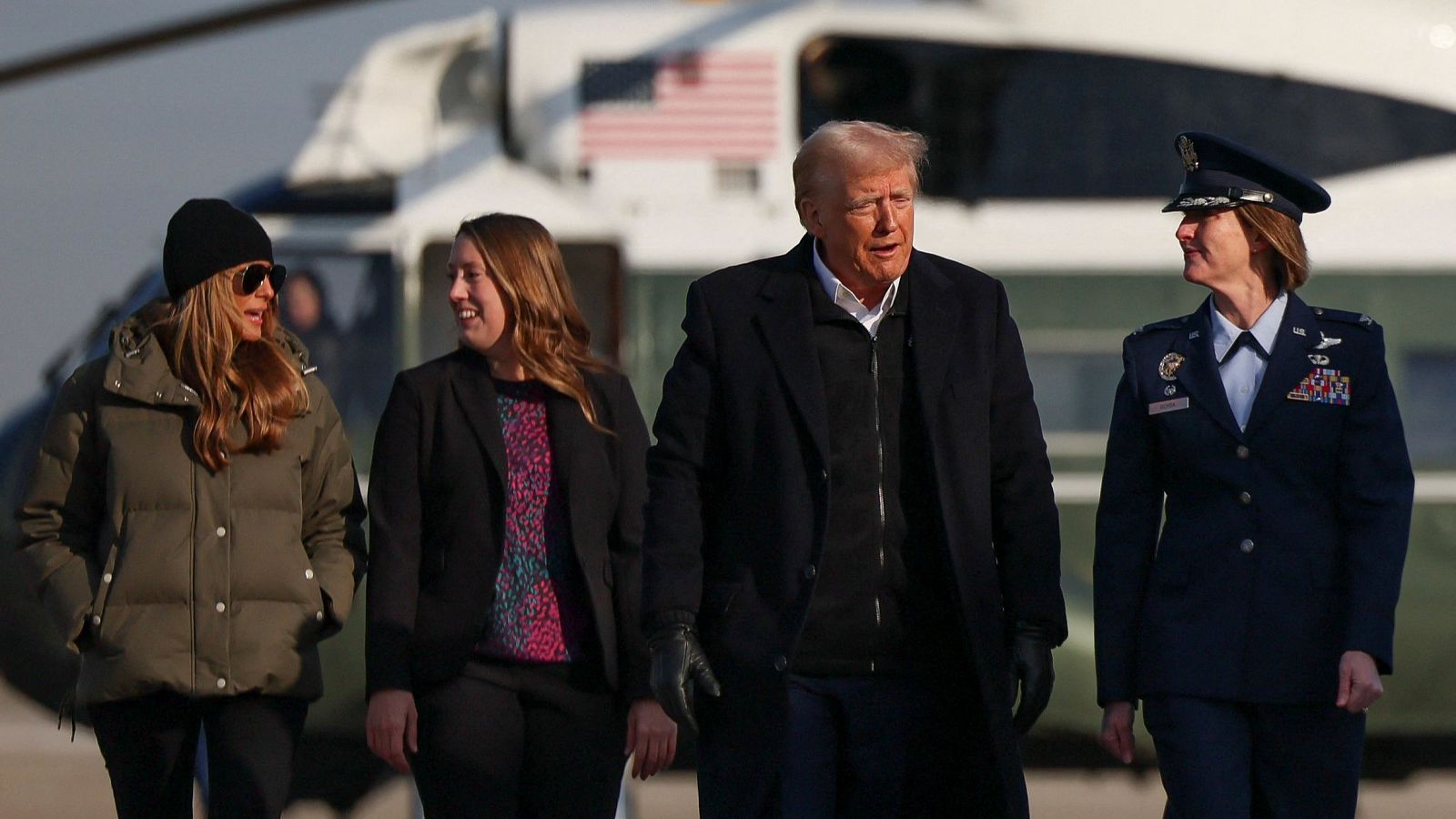 Trump visita zonas de desastre en Carolina del Norte y California mientras aviva las tensiones políticas