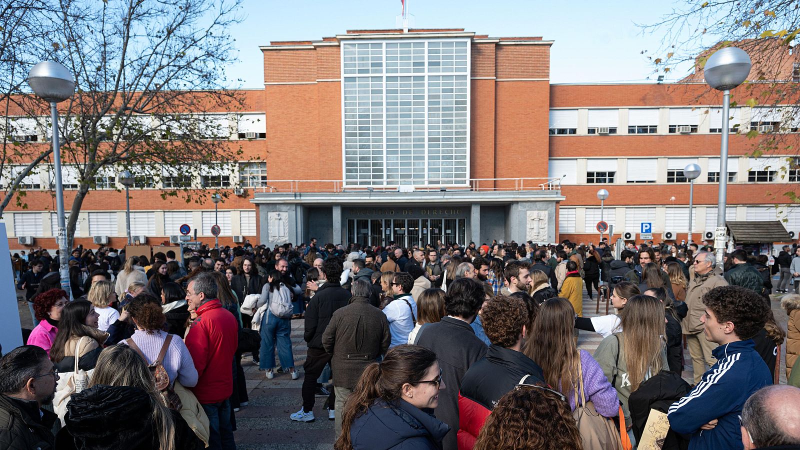 Más de 32.200 aspirantes optan a 11.943 plazas en el examen MIR 2025