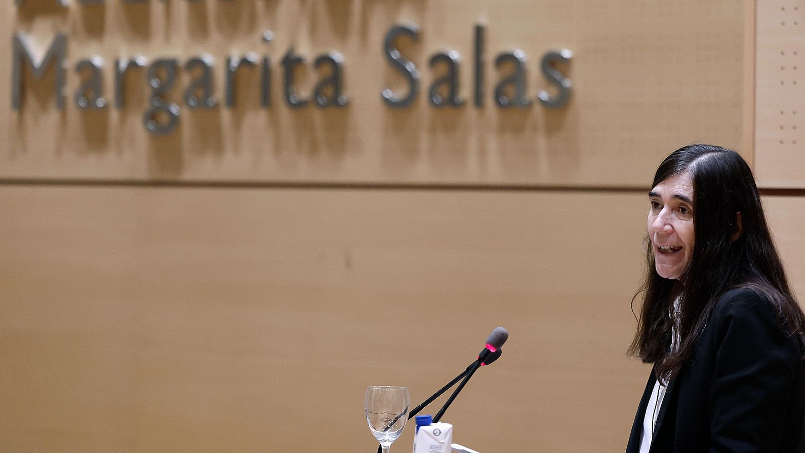 María Blasco en el auditorio Margarita Salas del CNIO