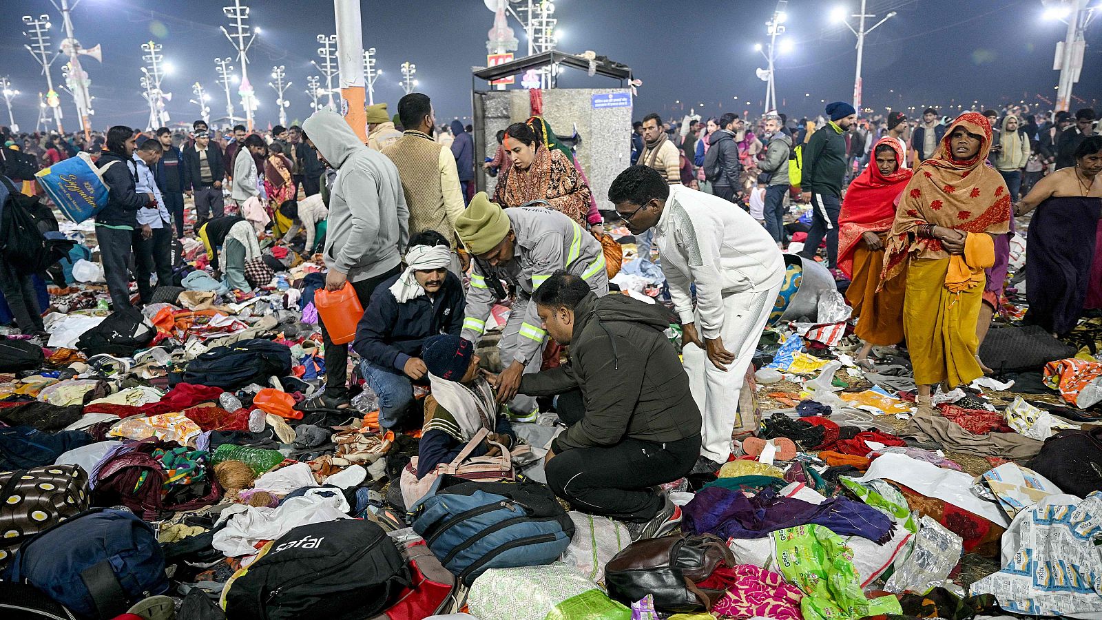 Una estampida en un festival religioso en la India deja al menos una decena de muertos