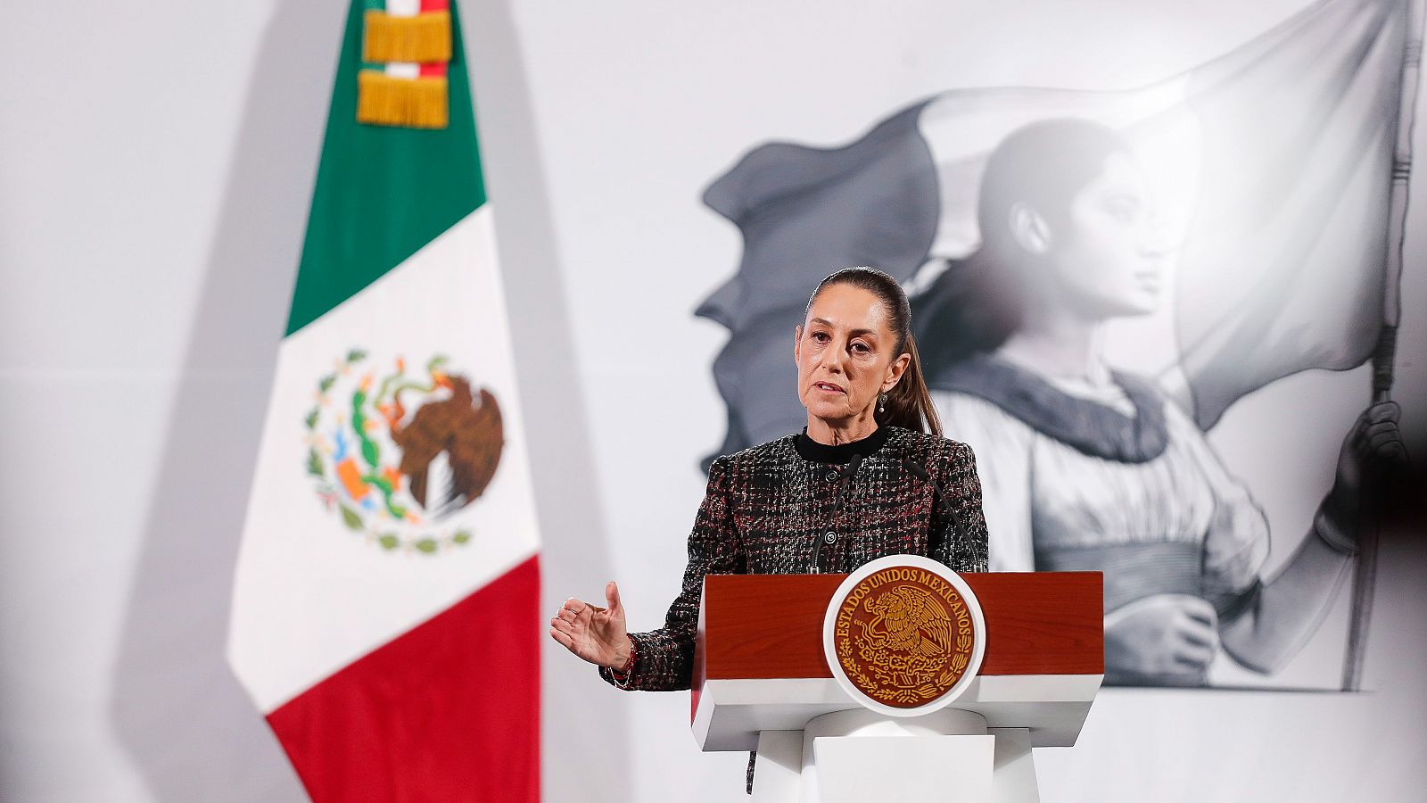 La presidenta de México, Claudia Sheinbaum, participa este martes en una rueda de prensa en Palacio Nacional, en la Ciudad de México (México).