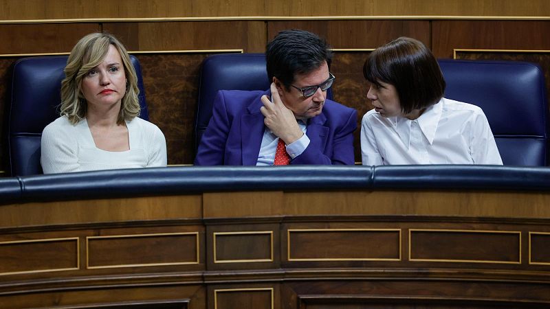 La ministra de Ciencia, Diana Morant, y el ministro de Transformación Digital, Óscar López en una imagen en el Congreso acompañados de la ministra Pilar Alegría (izquierda)