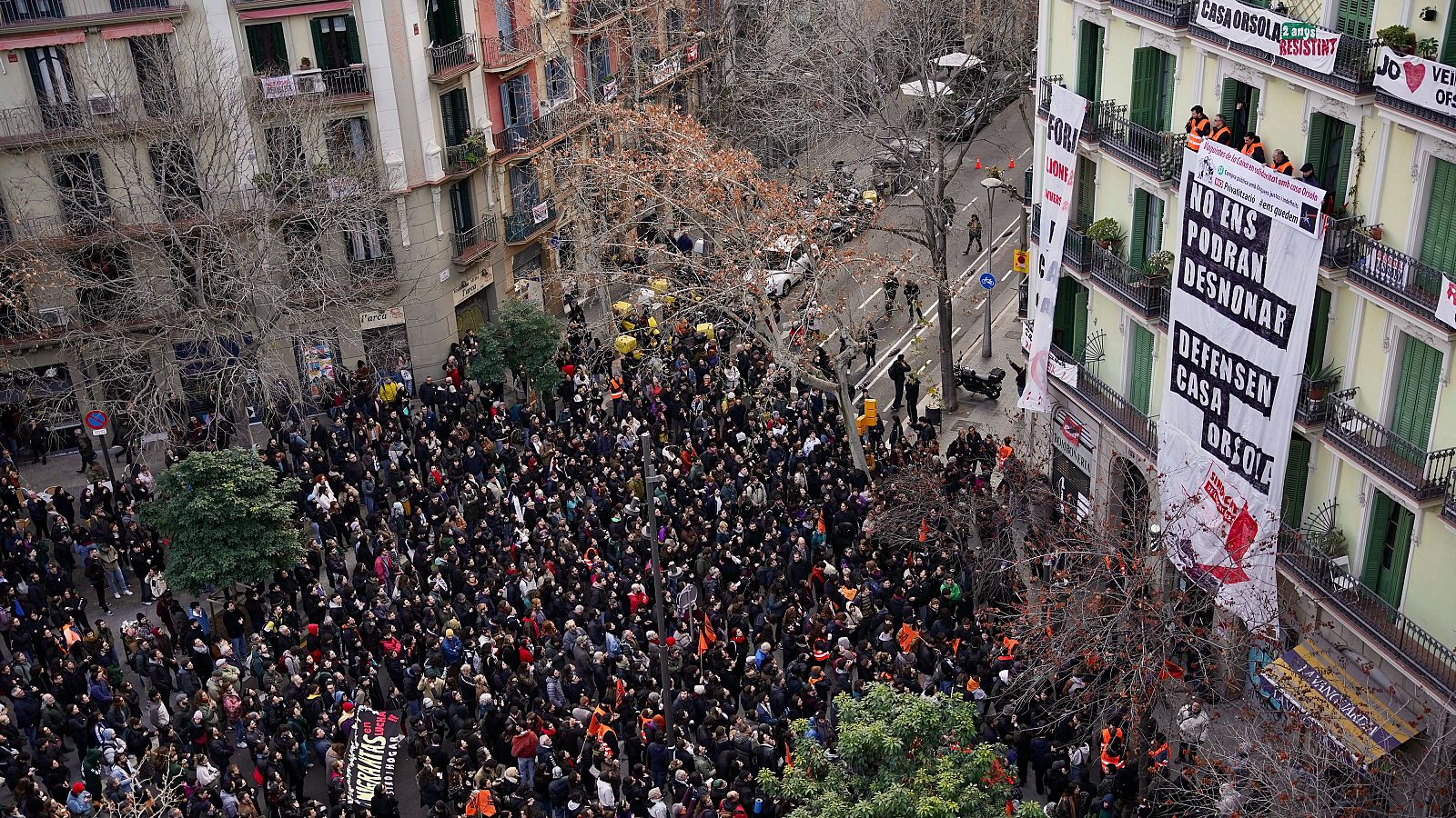 Concentrats a la Casa Orsola esperant la comitiva judicial | ACN