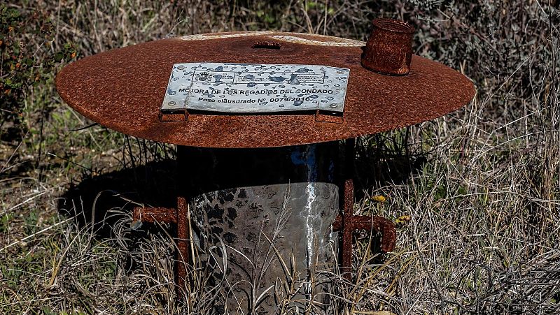Pozo ilegal clausurado en la demarcación del Parque Nacional de Doñana.