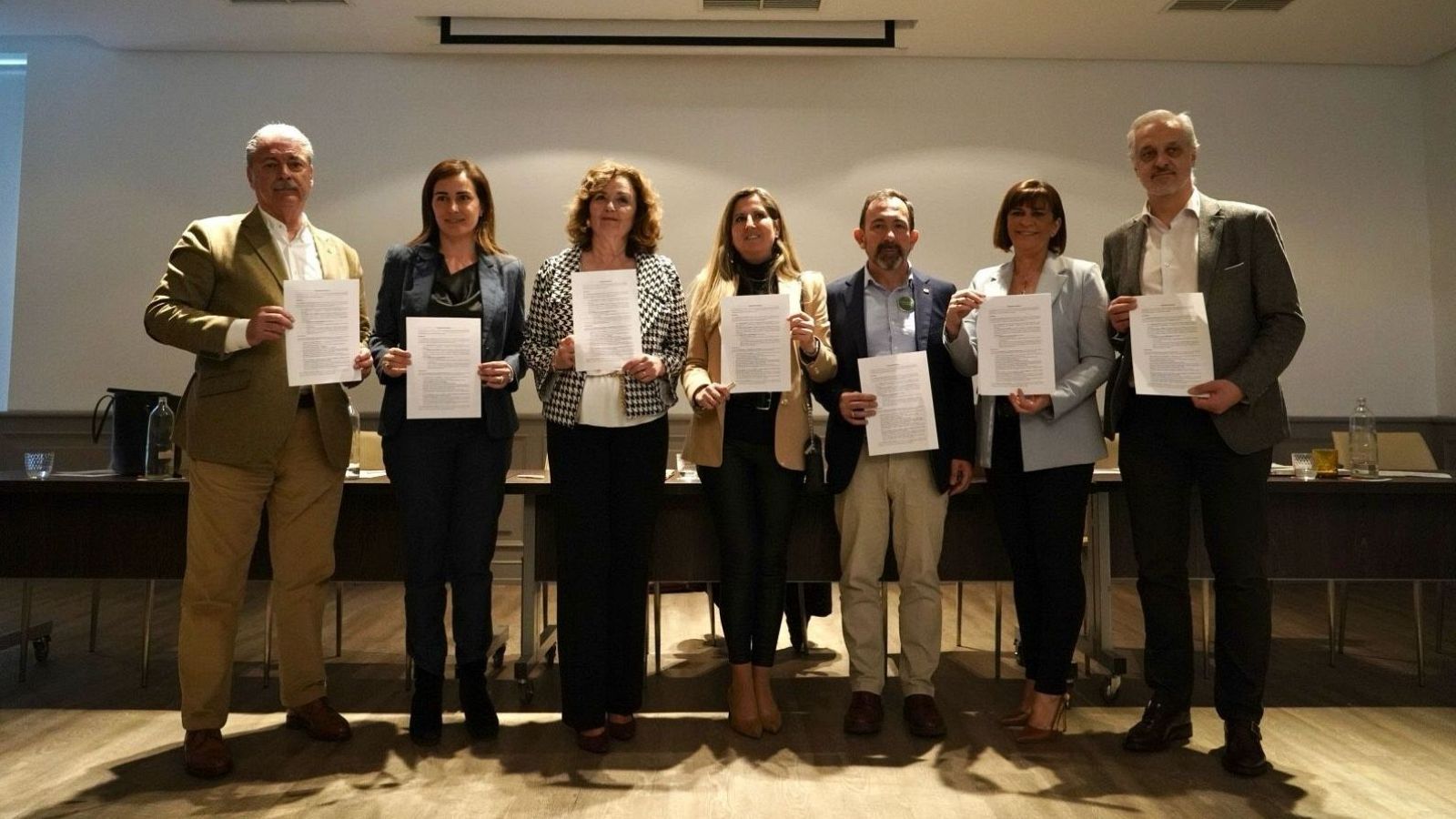 Críticos de Vox exigen "la refundación" del partido