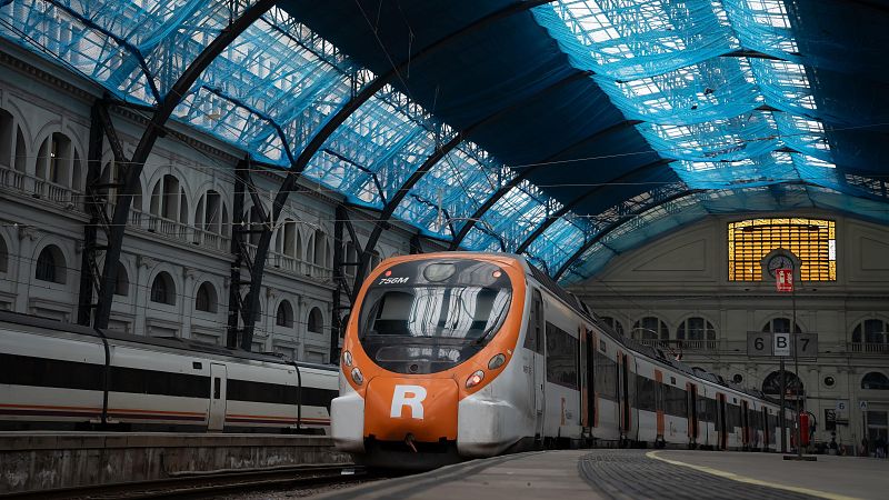 Los sindicatos convocan siete días de huelga en Renfe y Adif por el traspaso de Rodalies