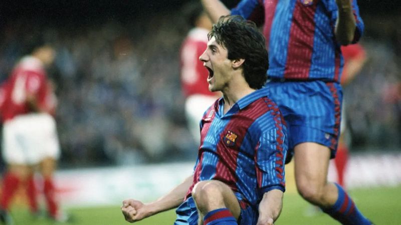 Jose Mari Bakero celebra la primera victoria ante el Benfica que terminó con el Barça campeón de la Champions en 1992