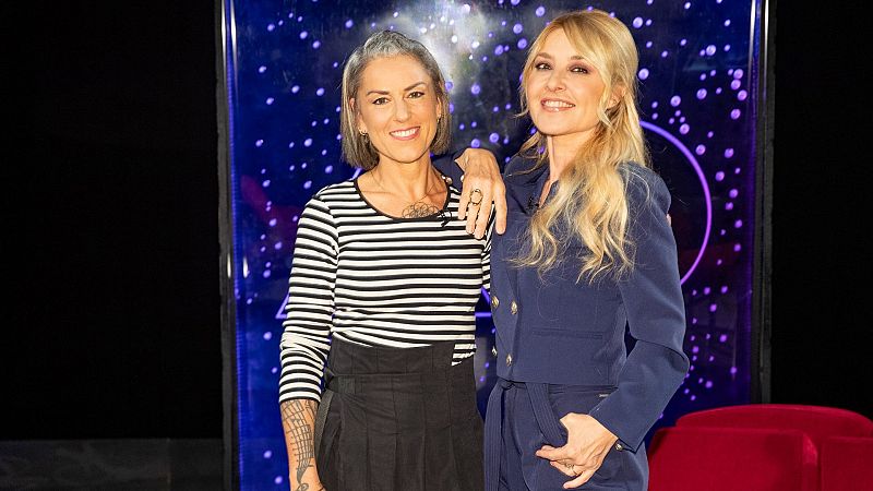 La Mari de Chambao, junto a Cayetana Guillén Cuervo