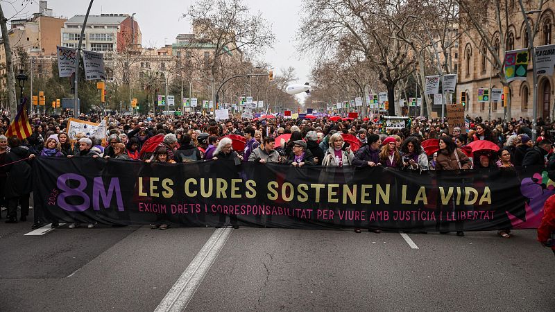 Manifestació del 8M a Barcelona sota el lema 'Les cures sostenen la vida' | ACN