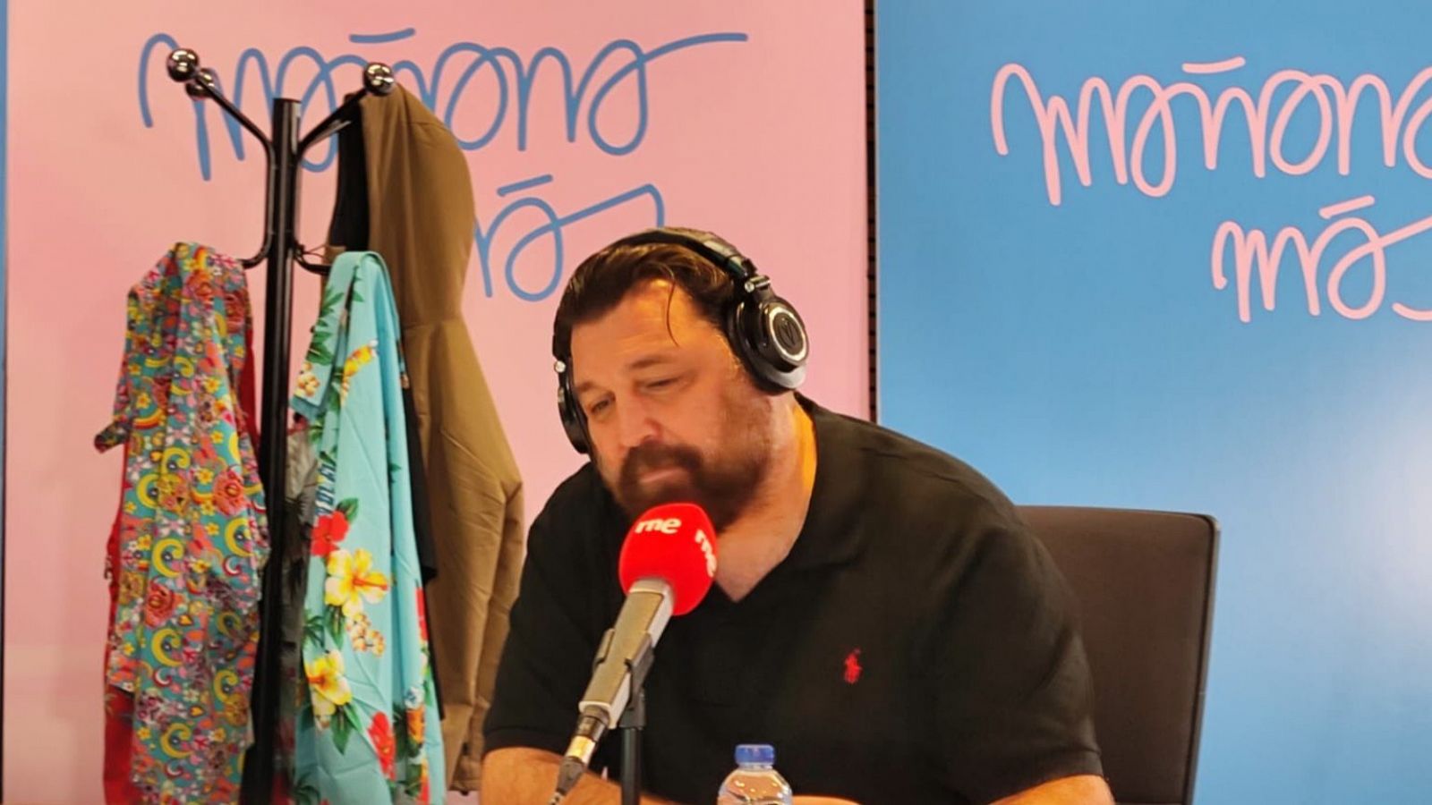 Hovik Keuchkerian mezcla poesía, crítica y pasión en su monólogo 'Grito'.